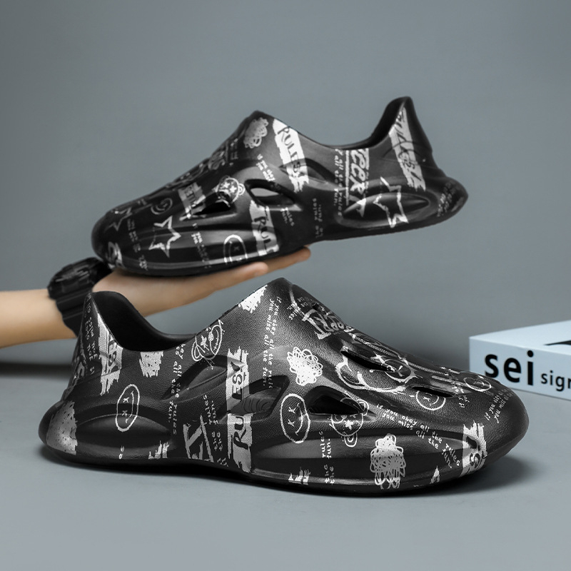 Pánske topánky s otvormi do strán, letné nové párové topánky Kanye Wading z roku 2025, s hrubou podrážkou a graffiti.