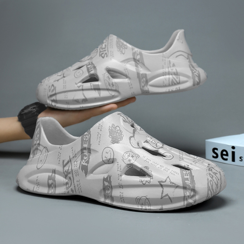 Pánske topánky s otvormi do strán, letné nové párové topánky Kanye Wading z roku 2025, s hrubou podrážkou a graffiti.