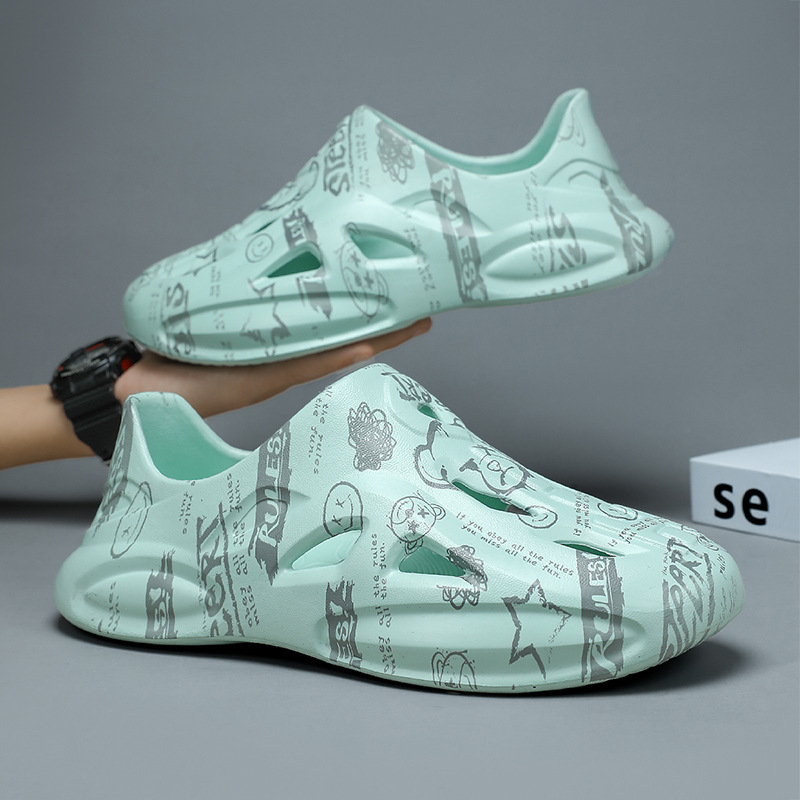 Pánske topánky s otvormi do strán, letné nové párové topánky Kanye Wading z roku 2025, s hrubou podrážkou a graffiti.