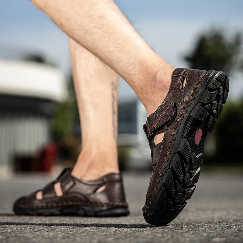 Сандали 2025 Нови летни връхни дрехи от естествена кожа, спортни и ежедневни, Baotou Crocs, мъжки плажни обувки с голям размер, противоплъзгащи се