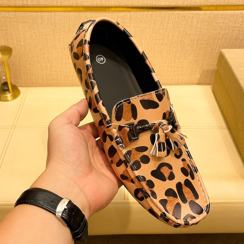 2025. gada pavasara un rudens vīriešu apavi ikdienas pārrobežu plus izmēra reljefi ikdienas moderni vīriešu mīkstas zoles uzvelkami ikdienas pupiņu formas apavi