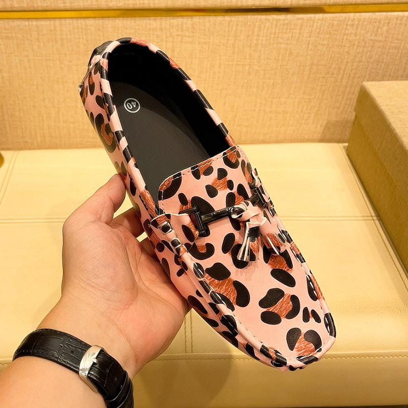 2025. gada pavasara un rudens vīriešu apavi ikdienas pārrobežu plus izmēra reljefi ikdienas moderni vīriešu mīkstas zoles uzvelkami ikdienas pupiņu formas apavi