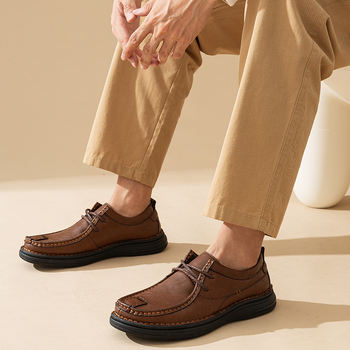 Ανδρικά παπούτσια μεγάλων μεγεθών, ανδρικά παπούτσια με κορδόνια, μια γενιά μεσήλικων και ηλικιωμένων πατέρων, μαλακά ανδρικά παπούτσια