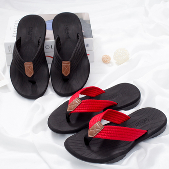 Νέες καλοκαιρινές, casual, μοντέρνες ανδρικές σαγιονάρες με χοντρές σόλες από καουτσούκ, από τη Νοτιοανατολική Ασία, σε απόθεμα