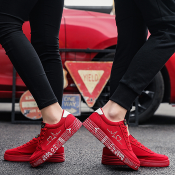 Sarkani pāru dēļu apavi vienam vīrietim un vienai sievietei ar zemu augšdaļu, 2020. gada rudens jauni vīriešu apavi korejiešu modes ikdienas apavi