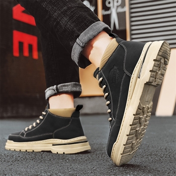 Meeste kõrged kingad 2024. aasta uued suvised hingavad kõrgust suurendavad Briti stiilis meeste Martini saapad, mustad tööriided, trendikad kingad meestele