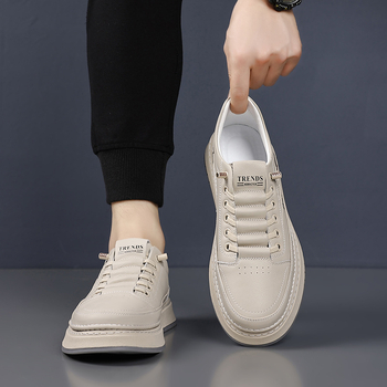 Pánske topánky 2025 Jar Ľahké priedušné Módne nazúvacie ležérne topánky Retro Pánske univerzálne kožené topánky pre mužov