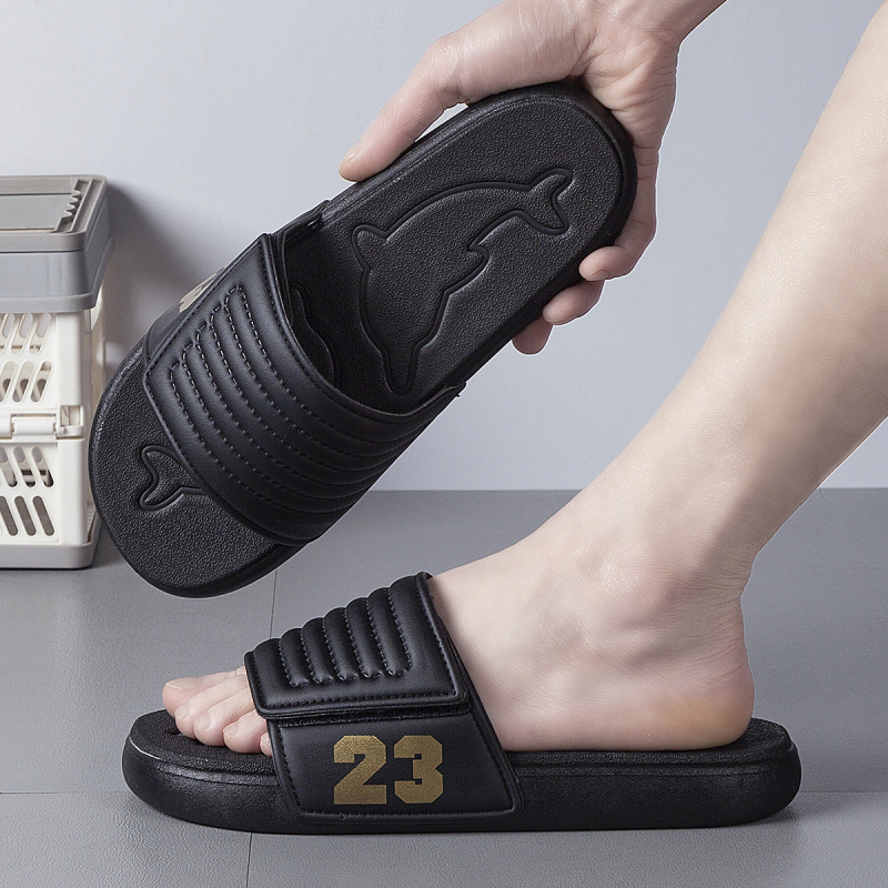 Letné plážové papuče, protišmykové, európske a americké módne pánske slávnostné papuče