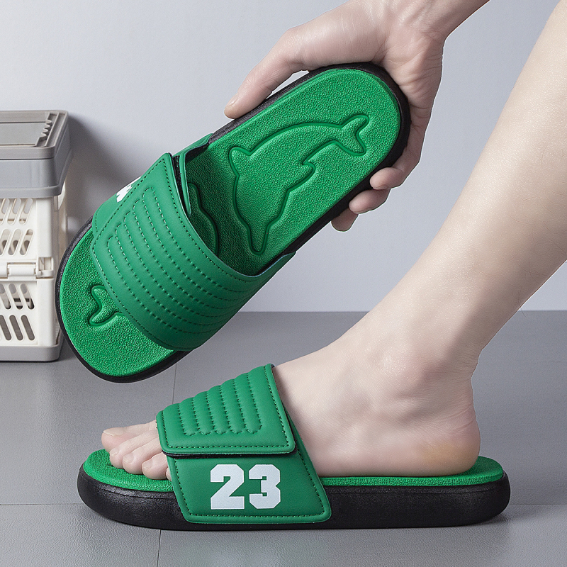 Letné plážové papuče, protišmykové, európske a americké módne pánske slávnostné papuče