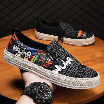 2025. gada pavasara jauni vīriešu uzvelkamie mokasīni, moderni, jaunatnes, daudzpusīgi ikdienas apavi, vairumtirdzniecība