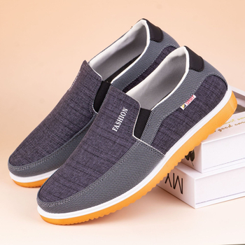 2025. gada pavasara un vasaras jauni apavi vīriešiem korejiešu modes vīriešu ikdienas apavi modernas universālas dēļu kurpes elpojošas audekla kurpes vīriešiem