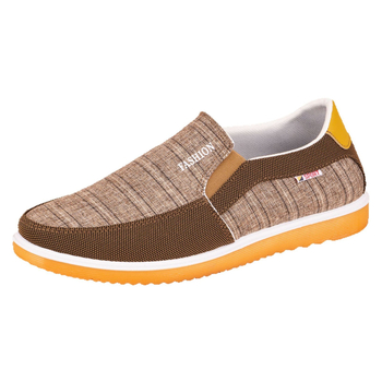 2025. gada pavasara un vasaras jauni apavi vīriešiem korejiešu modes vīriešu ikdienas apavi modernas universālas dēļu kurpes elpojošas audekla kurpes vīriešiem