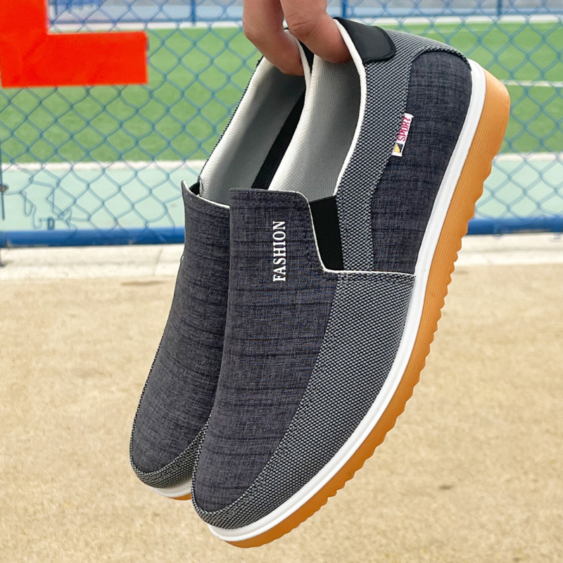 2025. gada pavasara un vasaras jauni apavi vīriešiem korejiešu modes vīriešu ikdienas apavi modernas universālas dēļu kurpes elpojošas audekla kurpes vīriešiem