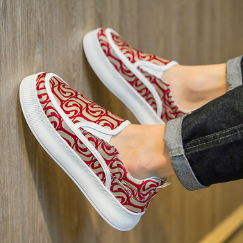 Καλοκαιρινά, αναπνεύσιμα, slip-on, χαλαρά παπούτσια Lazy, μοντέρνα, ασορτί χρωματικά, με χοντρή σόλα, αυξημένα αθλητικά, casual, μονής στρώσης παπούτσια, ανδρικά παπούτσια με υφασμάτινη επένδυση