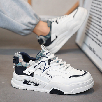 Ielas stila baltas kedas vīriešu studentiem, korejiešu versijas ādas sporta moderni apavi, 2025. gada rudens ikdienas daudzpusīgi hiphopa ielu deju apavi