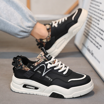 Ielas stila baltas kedas vīriešu studentiem, korejiešu versijas ādas sporta moderni apavi, 2025. gada rudens ikdienas daudzpusīgi hiphopa ielu deju apavi
