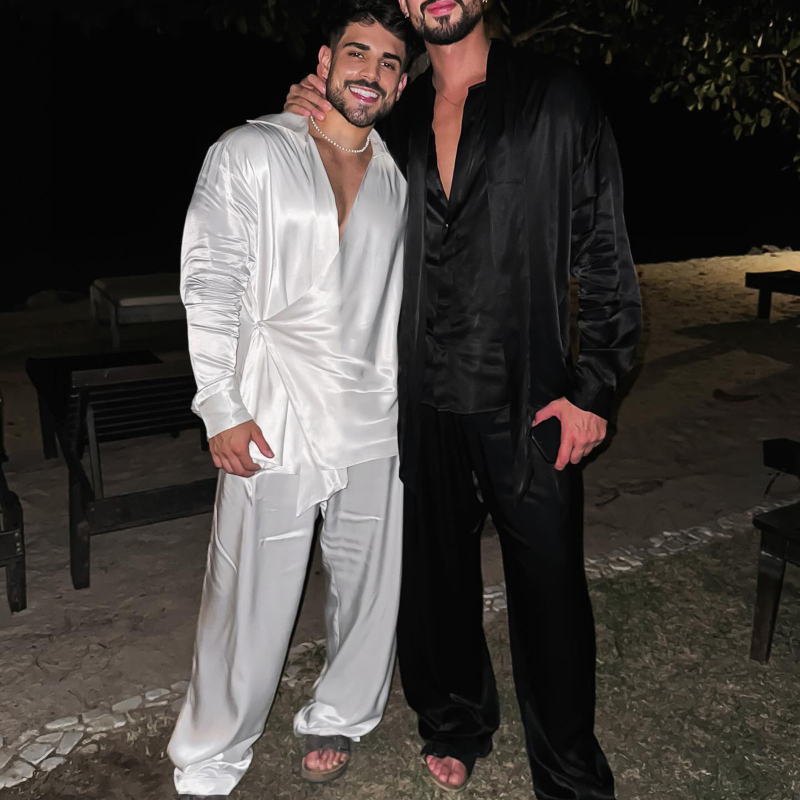 Jesenné 2024 Nové európske a americké pánske hodvábne košele s dlhým rukávom, voľné, lenivé, sexy tričko, trendy