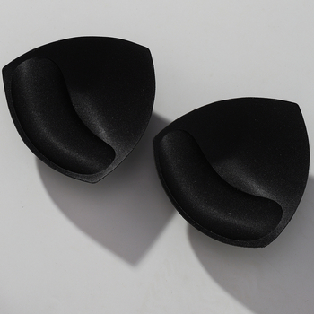 Kolmnurkne rinnapadi nailonist, kaheksa auguga, riidest tihedusega käsnja rinnapadi, ujumistrikoo rihm, vormiv aluspesu sisetükk