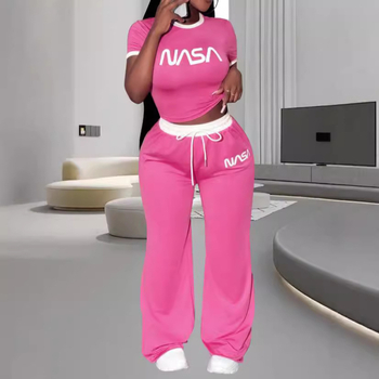 Σέξι σετ δύο τεμαχίων από μπλουζάκι με κοντά μανίκια και ψηλόμεσο παντελόνι με κορδόνια και στρογγυλή λαιμόκοψη