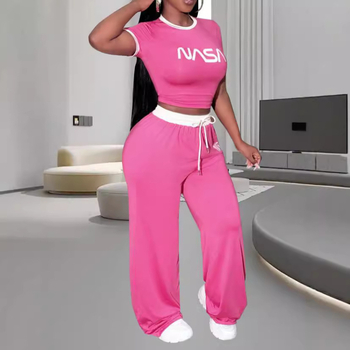 Σέξι σετ δύο τεμαχίων από μπλουζάκι με κοντά μανίκια και ψηλόμεσο παντελόνι με κορδόνια και στρογγυλή λαιμόκοψη