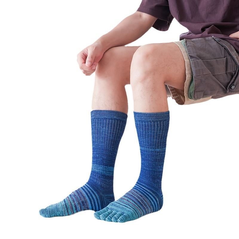 Vyriškos rudens ir žiemos sportinės storintos, aukštos penkių pirštų kojinės, medvilninės, prakaitą sugeriančios, šukuotos medvilnės kojinės su spalvotomis juostelėmis.