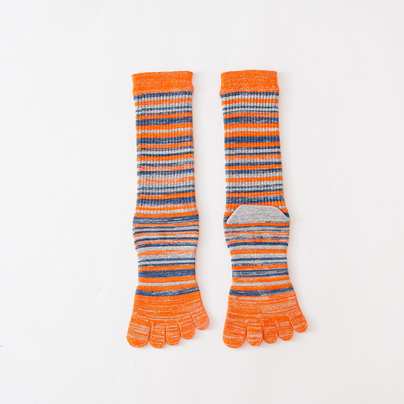 Vyriškos rudens ir žiemos sportinės storintos, aukštos penkių pirštų kojinės, medvilninės, prakaitą sugeriančios, šukuotos medvilnės kojinės su spalvotomis juostelėmis.