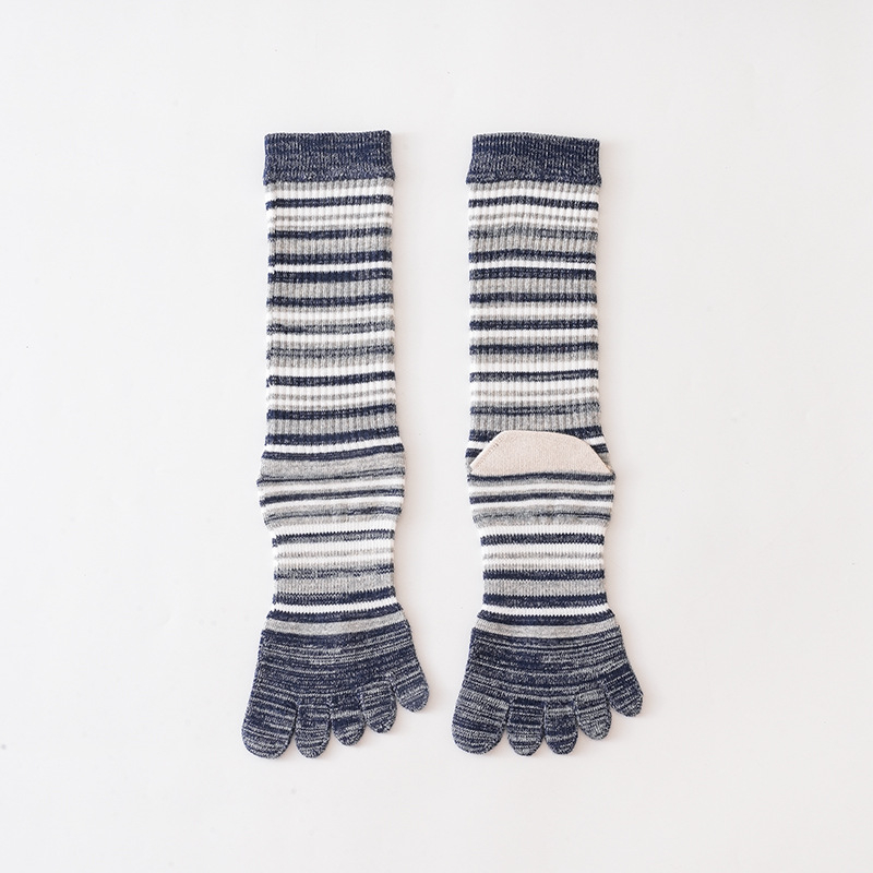 Vyriškos rudens ir žiemos sportinės storintos, aukštos penkių pirštų kojinės, medvilninės, prakaitą sugeriančios, šukuotos medvilnės kojinės su spalvotomis juostelėmis.