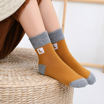 Bērnu zeķes Pavasara un rudens vidēja garuma zeķes Zēnu un meiteņu kokvilnas zeķes Korejiešu sporta zeķes jauniem skolēniem