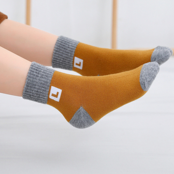 Bērnu zeķes Pavasara un rudens vidēja garuma zeķes Zēnu un meiteņu kokvilnas zeķes Korejiešu sporta zeķes jauniem skolēniem