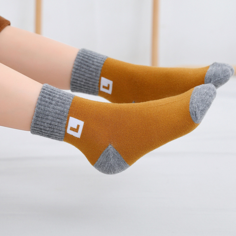 Bērnu zeķes Pavasara un rudens vidēja garuma zeķes Zēnu un meiteņu kokvilnas zeķes Korejiešu sporta zeķes jauniem skolēniem