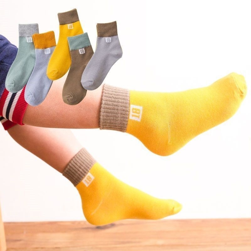 Bērnu zeķes Pavasara un rudens vidēja garuma zeķes Zēnu un meiteņu kokvilnas zeķes Korejiešu sporta zeķes jauniem skolēniem