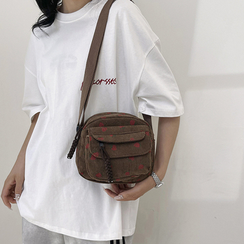 Maža, šviežia, braškių rašto, velveto rankinė per petį moterims, lengva, laisvalaikio stiliaus, maža kvadratinė rankinė mobiliajam telefonui.