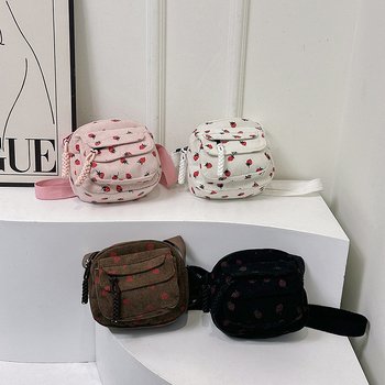 Maža, šviežia, braškių rašto, velveto rankinė per petį moterims, lengva, laisvalaikio stiliaus, maža kvadratinė rankinė mobiliajam telefonui.