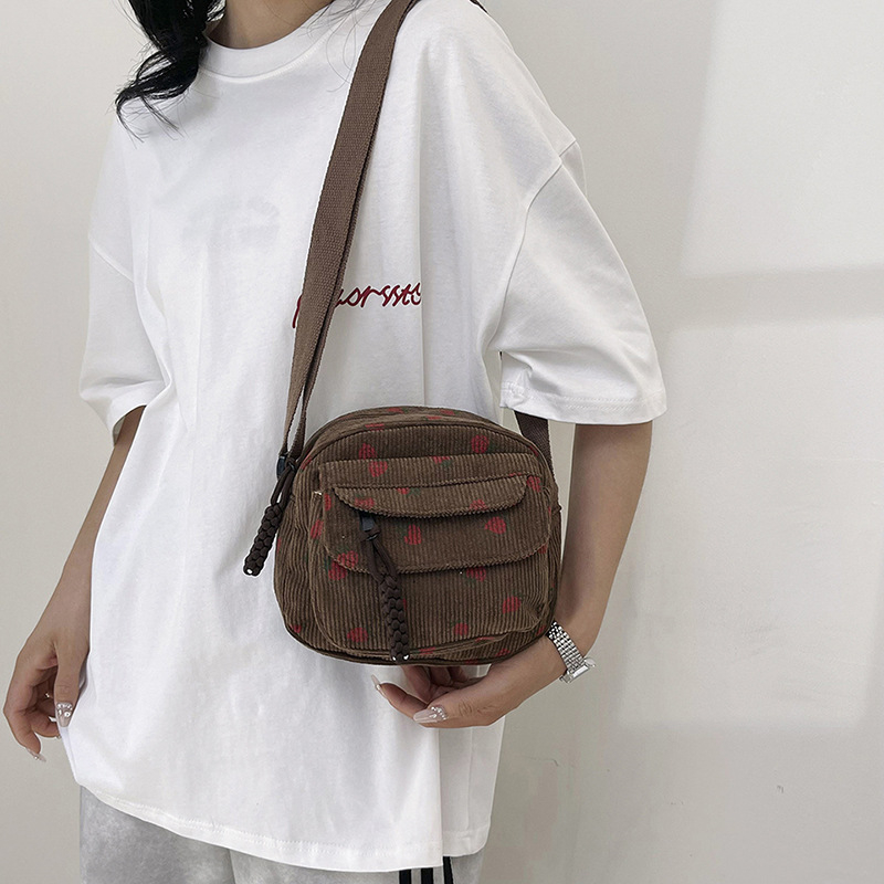 Maža, šviežia, braškių rašto, velveto rankinė per petį moterims, lengva, laisvalaikio stiliaus, maža kvadratinė rankinė mobiliajam telefonui.