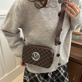 Laiškų mados paprastas populiarus mažas kvadratinis krepšys moterims 2025 m. naujo stiliaus nuotraukų krepšys nišinio dizaino peties krepšys