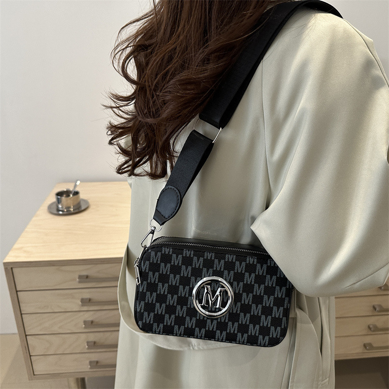 Laiškų mados paprastas populiarus mažas kvadratinis krepšys moterims 2025 m. naujo stiliaus nuotraukų krepšys nišinio dizaino peties krepšys