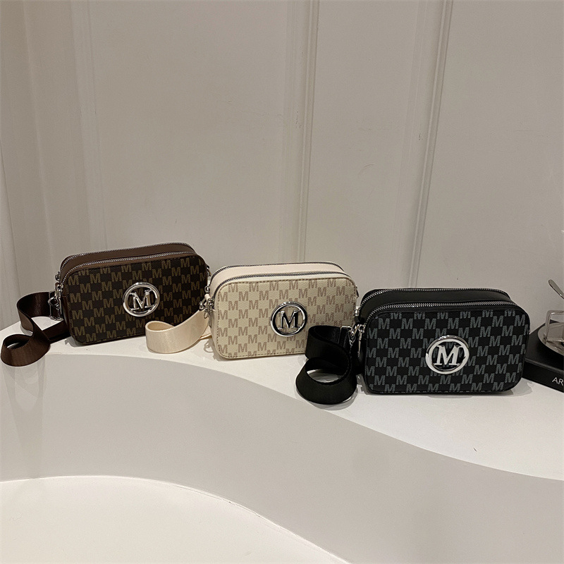 Laiškų mados paprastas populiarus mažas kvadratinis krepšys moterims 2025 m. naujo stiliaus nuotraukų krepšys nišinio dizaino peties krepšys