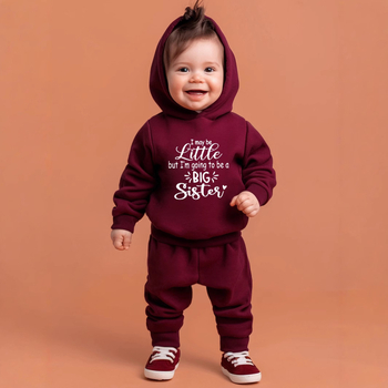 Διασυνοριακό εργοστάσιο εξωτερικού εμπορίου άμεσες πωλήσεις παιδικών ενδυμάτων νέα παιδικά κοριτσάκια με κουκούλα, πουλόβερ με γράμματα και παντελόνι με κοστούμι