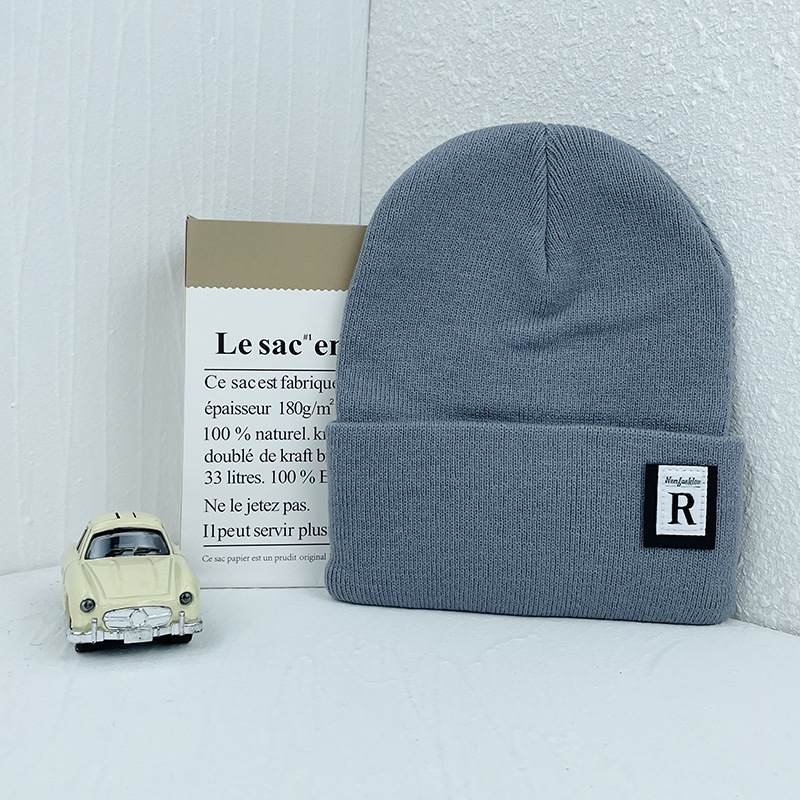 Gyerek kötött sapka őszi-téli fiú gyapjú sapka betűkkel mindenhez illő hidegálló meleg hétköznapi divatos lányka pulóver sapka