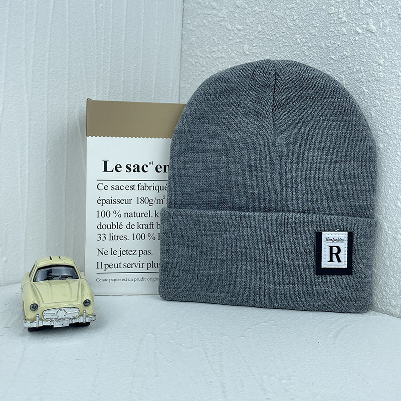 Gyerek kötött sapka őszi-téli fiú gyapjú sapka betűkkel mindenhez illő hidegálló meleg hétköznapi divatos lányka pulóver sapka