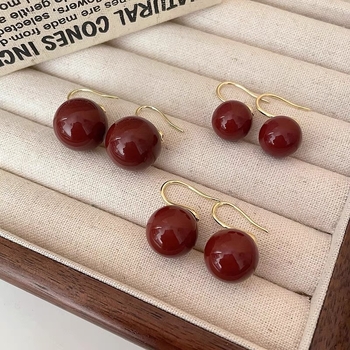 Honkongo stiliaus bordo spalvos aukštakulniai ir auskarai su auskarais, 2024 m. nauji moteriški raudoni perlų auskarai, prieinami, prabangūs, universalūs, aukštos klasės.