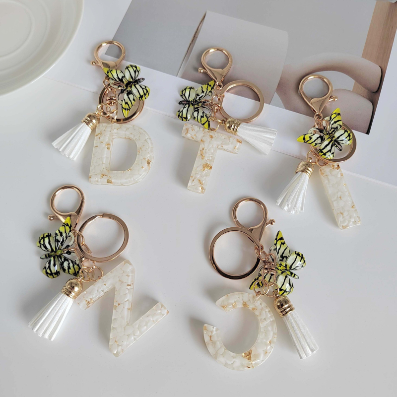 Tarpvalstybinis 26 inicialų raktų pakabukas su kutais, drugelio pakabuku, raktų pakabukas, blizgučiai, dervos raktų gamintojai, tiesūs plaukai