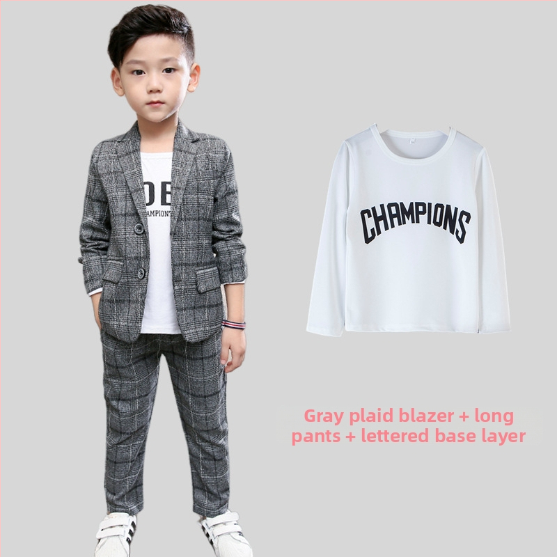 Fiú öltöny, lezser öltöny, fiúk, koreai stílusú, divatos tavaszi viselet, gyermekruházat, gyermek zongoraelőadás, kis ruha modell