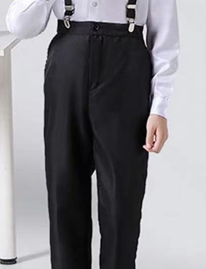 Lasteprogramm etendus riided suur koori esinemine riided luule ettelugemine saatejuht