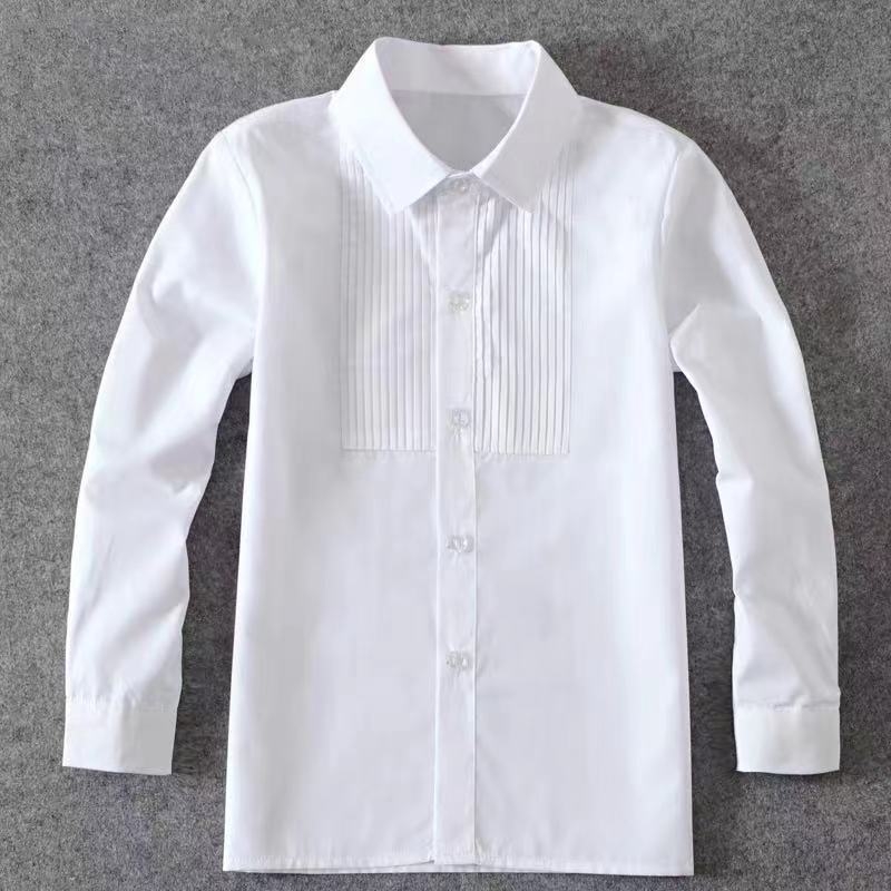 Lasteprogramm etendus riided suur koori esinemine riided luule ettelugemine saatejuht