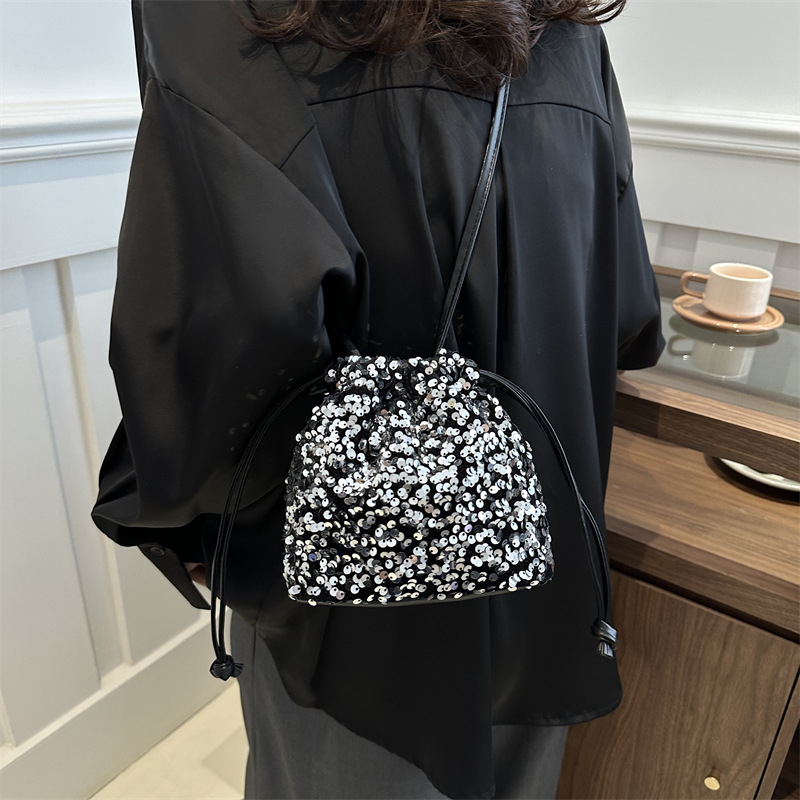 Blizgučiai Stilingas personalizuotas kibiro krepšys moterims 2024 m. Naujas mados pečių krepšys Asmenybės krepšys per petį