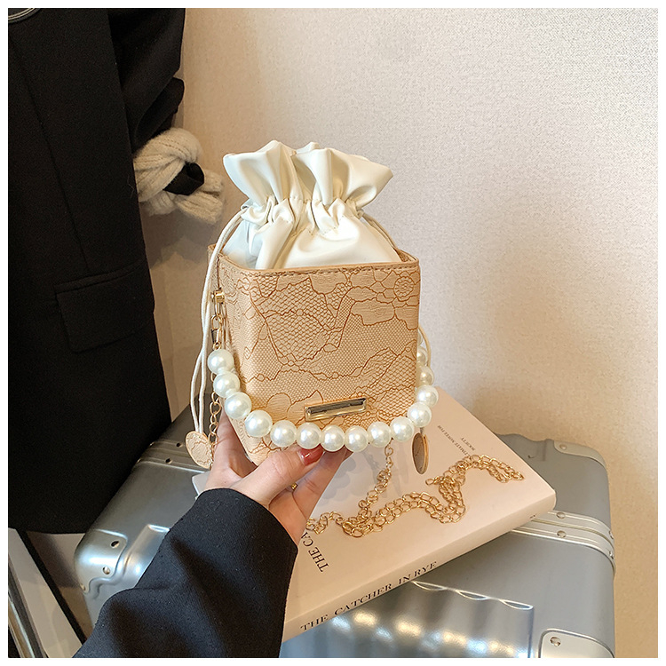 Aukštos klasės mažas krepšys moterims 2024 m. naujo stiliaus raišteliu užsegamas kibiro krepšys moterims laisvalaikio grandinėlės formos krepšys su karoliukais per petį