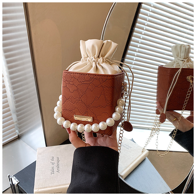 Aukštos klasės mažas krepšys moterims 2024 m. naujo stiliaus raišteliu užsegamas kibiro krepšys moterims laisvalaikio grandinėlės formos krepšys su karoliukais per petį