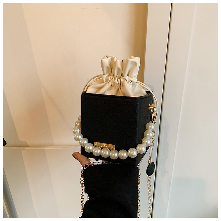 Aukštos klasės mažas krepšys moterims 2024 m. naujo stiliaus raišteliu užsegamas kibiro krepšys moterims laisvalaikio grandinėlės formos krepšys su karoliukais per petį