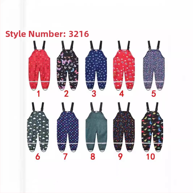 Нови малки и средни момчета и момичета бебешки водни панталони за игра, детски презрамки, многоцветни щамповани дъждобран, външни панталони за нападение на едро